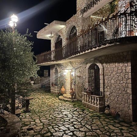 Solomon&Sons Hotel Dhërmi Kültér fotó