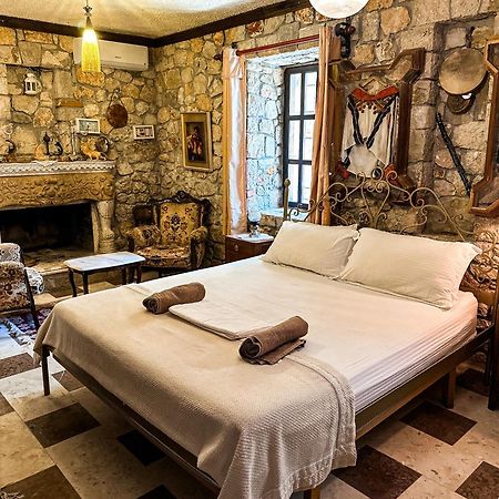 Solomon&Sons Hotel Dhërmi Kültér fotó
