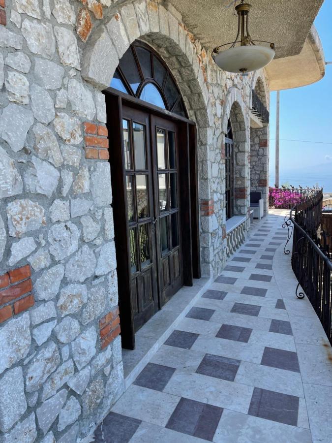 Solomon&Sons Hotel Dhërmi Kültér fotó