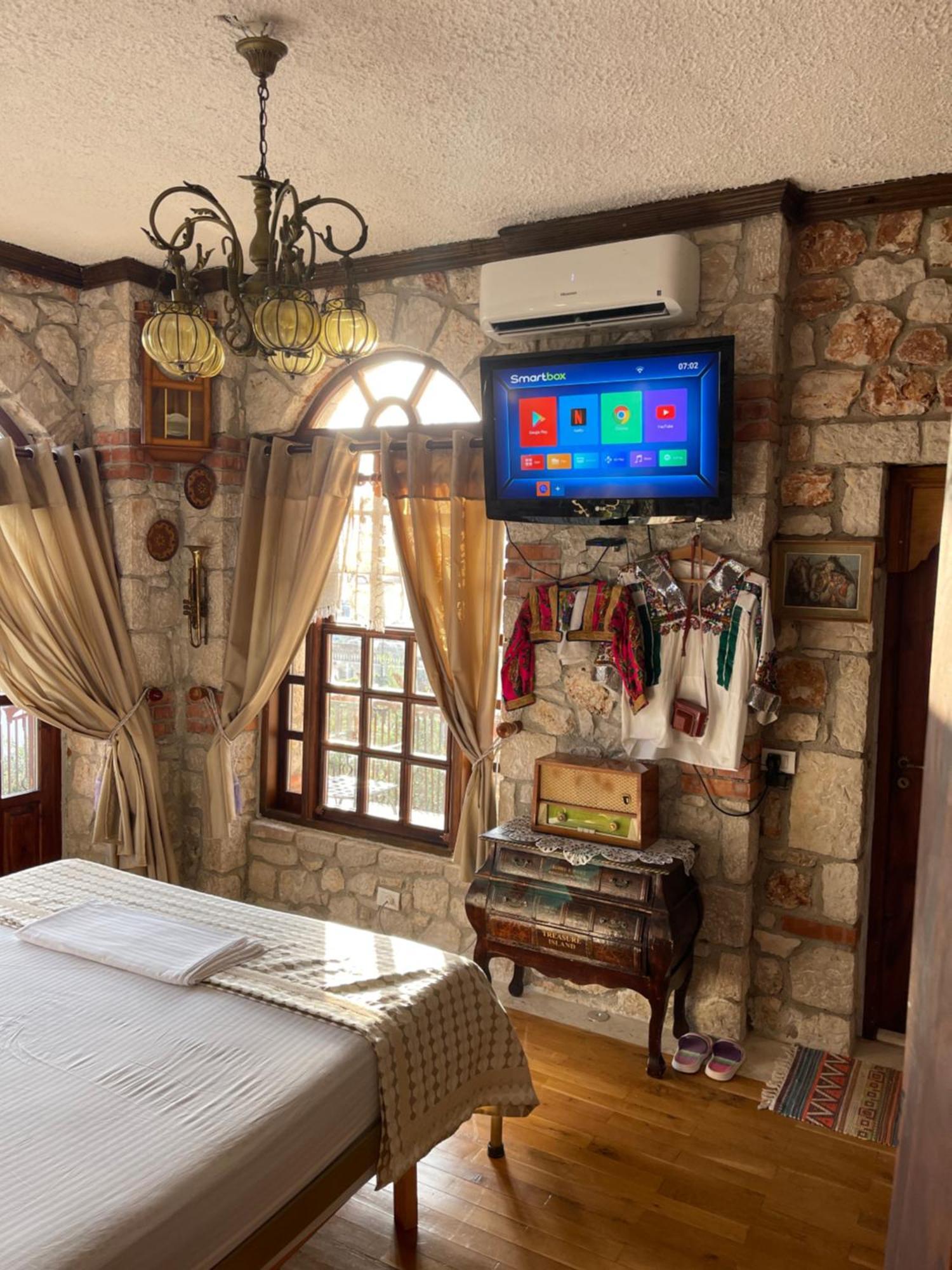 Solomon&Sons Hotel Dhërmi Kültér fotó