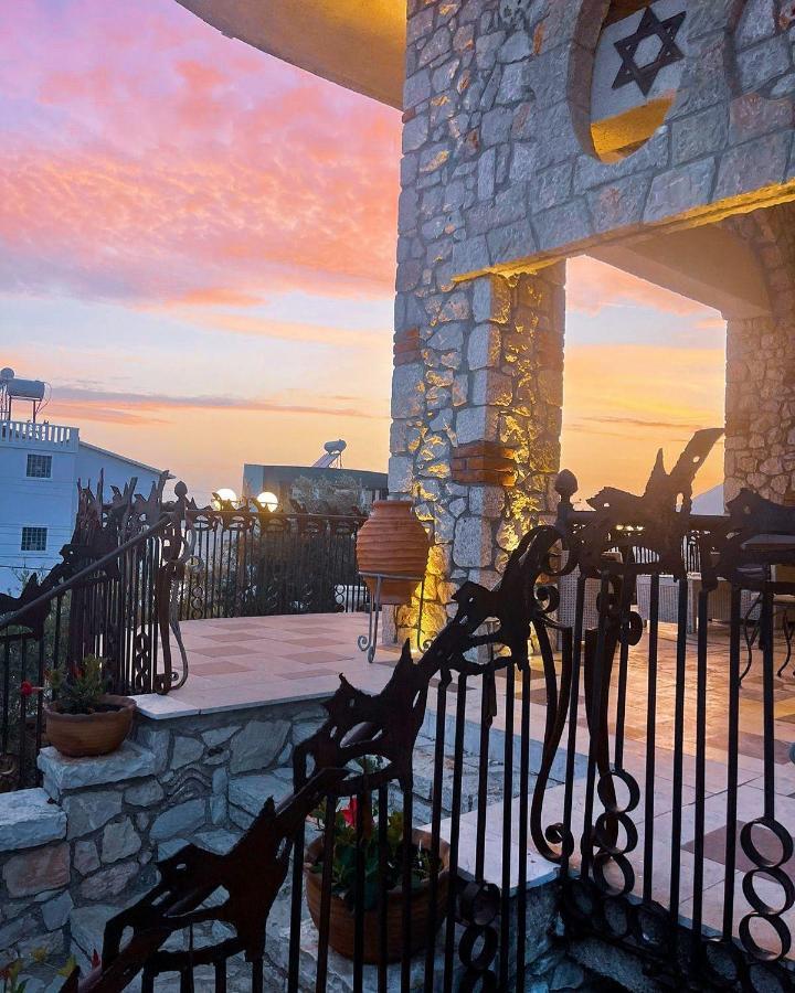 Solomon&Sons Hotel Dhërmi Kültér fotó