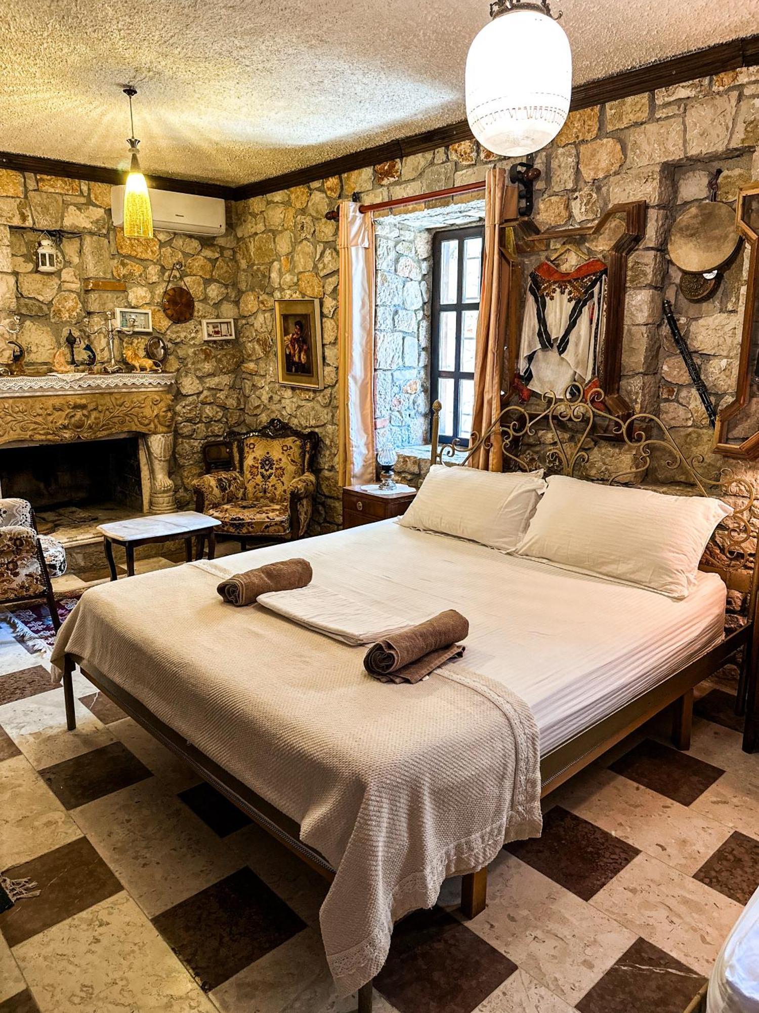Solomon&Sons Hotel Dhërmi Kültér fotó